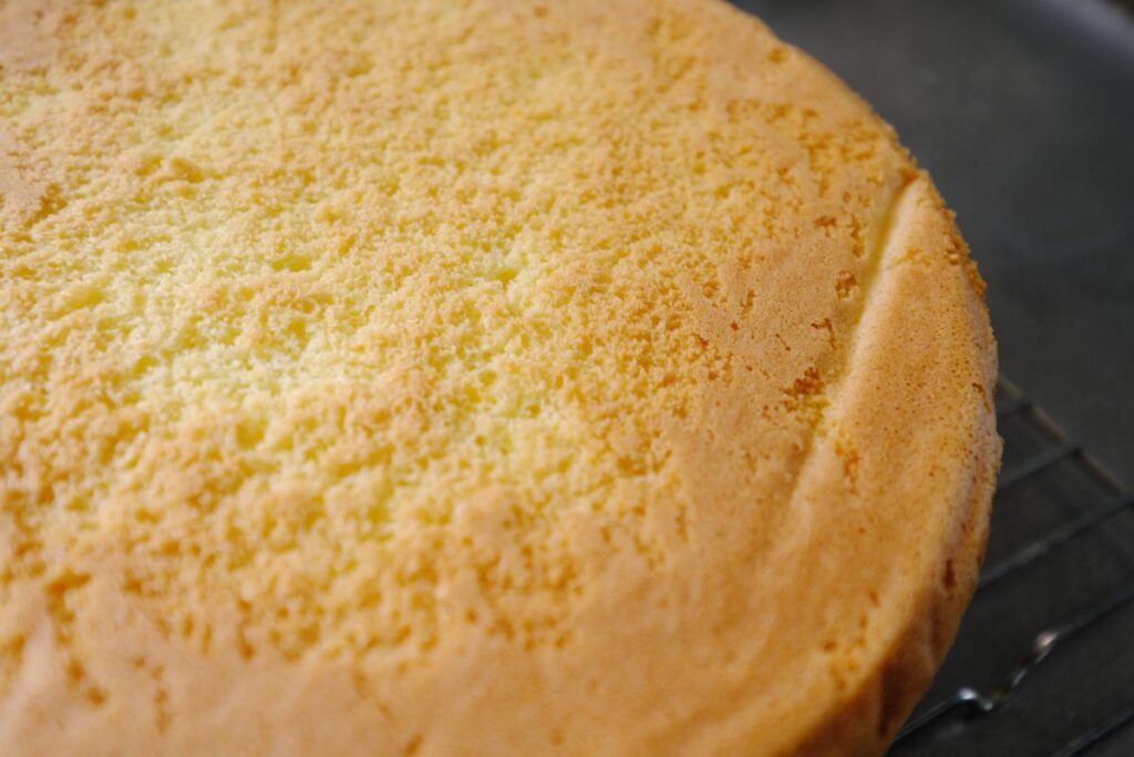 CAKE TO COOLING CLOSE UP