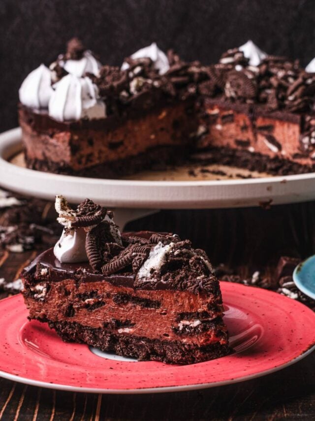 a slice of chocolate No-Bake Oreo Cheesecake on a plate