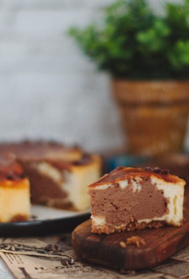 Vanilla-Chocolate Graham Cracker Cheesecake